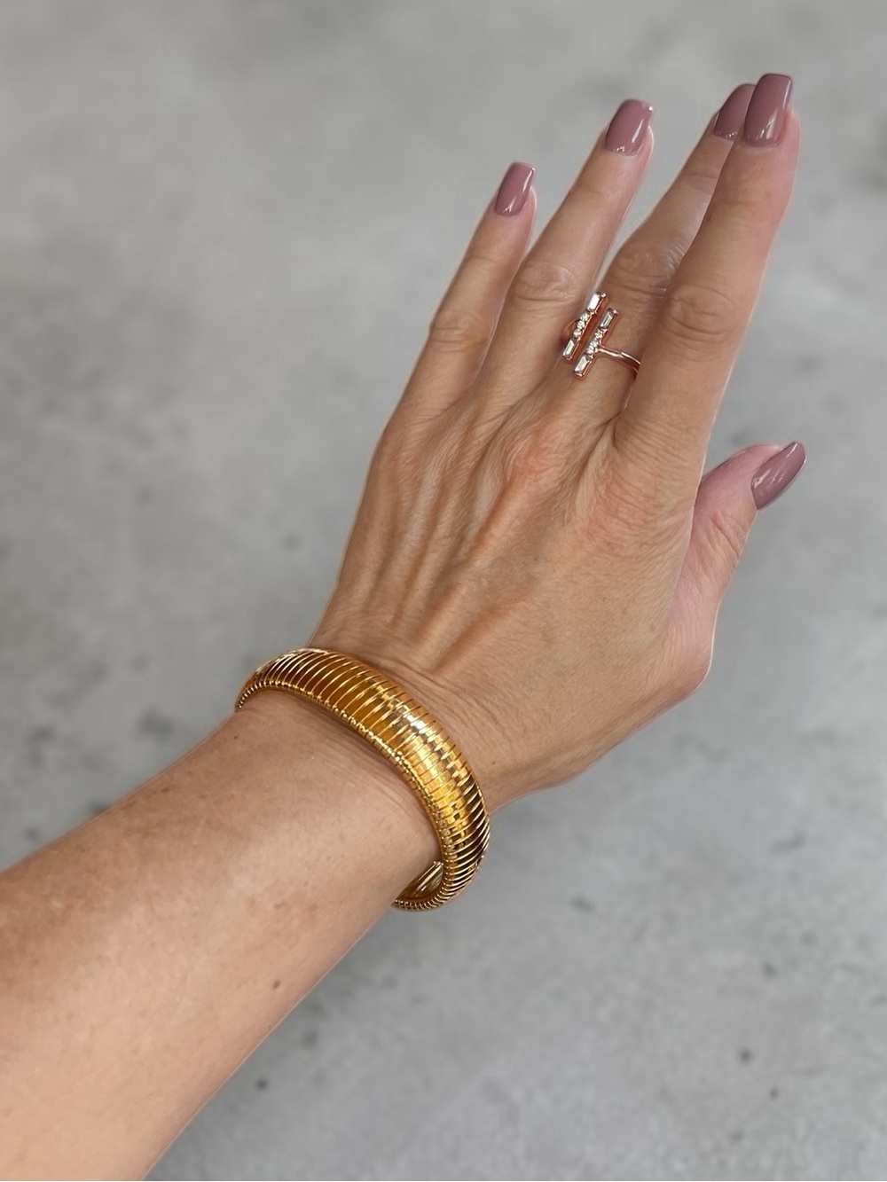 Avon N.R. Gold Tone Omega Stretch Bracelet
